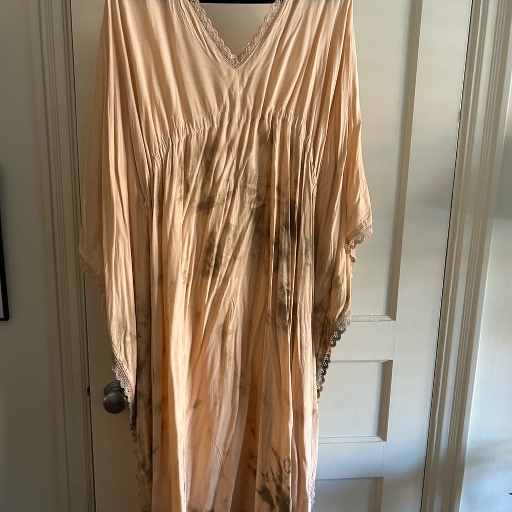 Elegant Beige Maxi Dress with Lace Accents